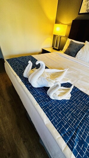 Desk, free WiFi, bed sheets - Sierra Inn (San Andreas)