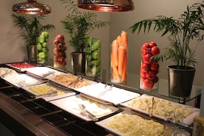 Desayuno buffet todos los días (con cargo)