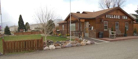 Vista frontal de la propiedad