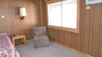 Standard Studio, 1 Queen Bed, Non Smoking | Premium bedding, rollaway beds, free WiFi, bed sheets