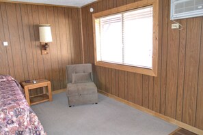 Standard Studio, 1 Queen Bed, Non Smoking | Premium bedding, rollaway beds, free WiFi, bed sheets - The Village Inn Motel and Restaurant (Challis)