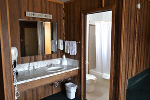 Basic Single Room, 1 Queen Bed, Non Smoking | Bathroom | Free toiletries, hair dryer, towels - The Village Inn Motel and Restaurant (Challis)