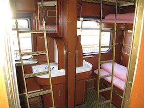 Laptop workspace, free WiFi, bed sheets - Train Lodge Amsterdam - Hostel (Amsterdam)