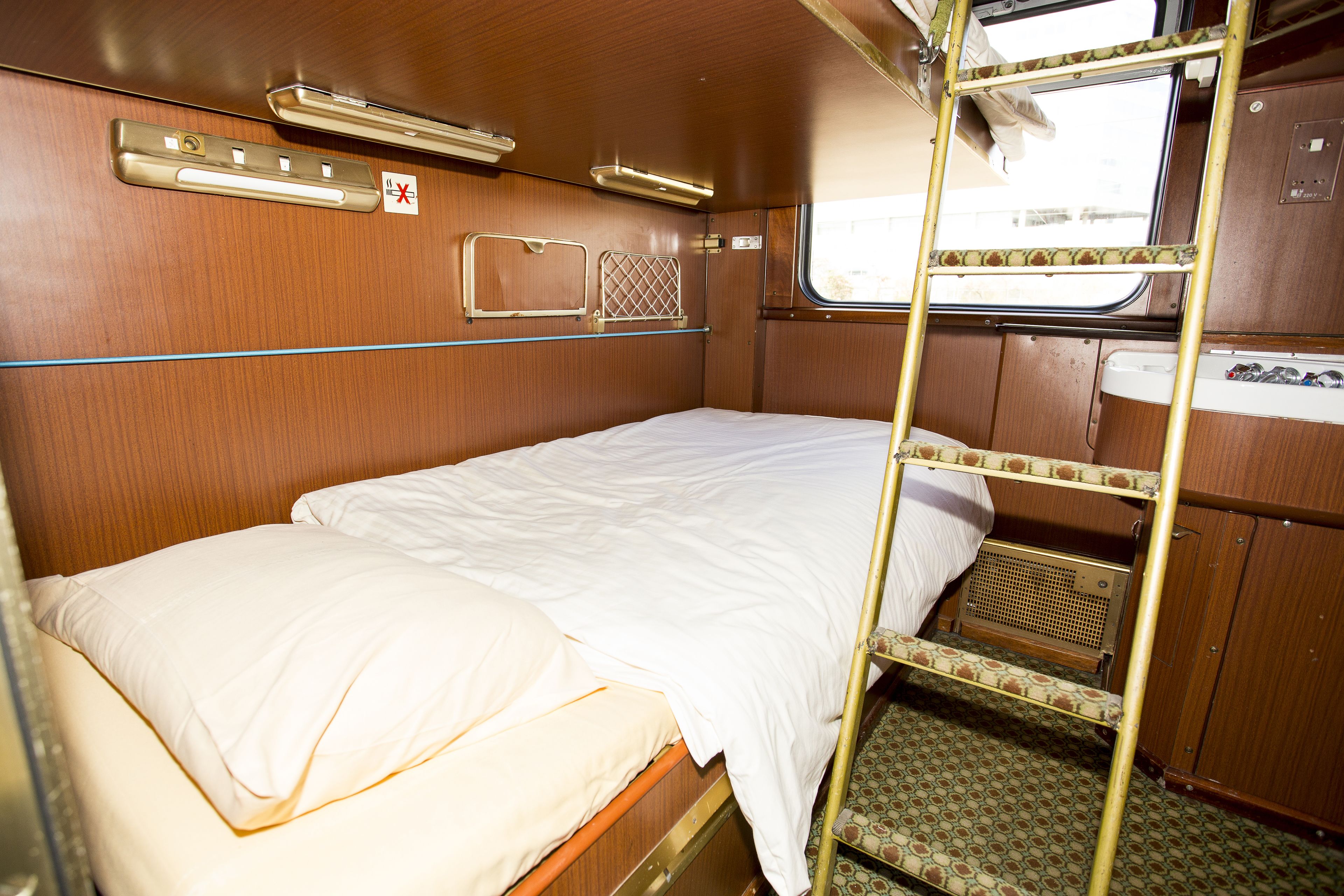 Espace de travail pour ordinateur portable, Wi-Fi gratuit, draps fournis