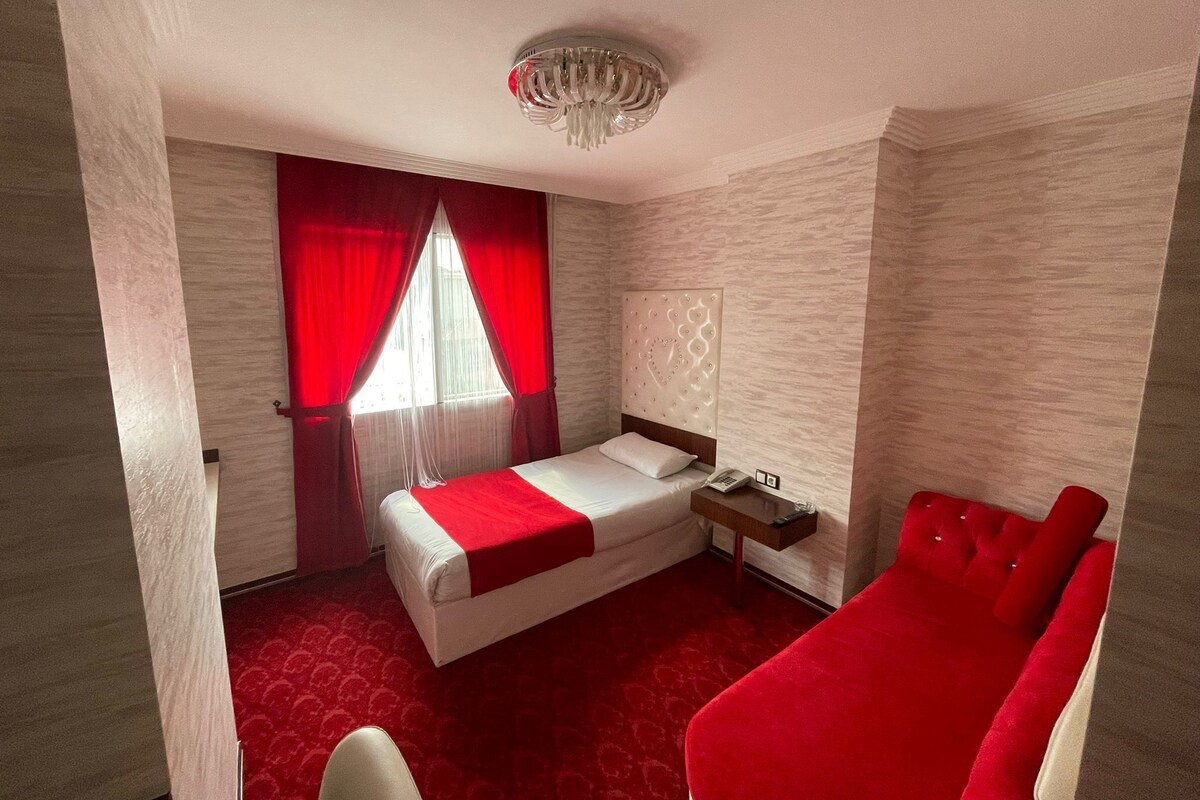 Single Room | Premium bedding, minibar, soundproofing, free WiFi