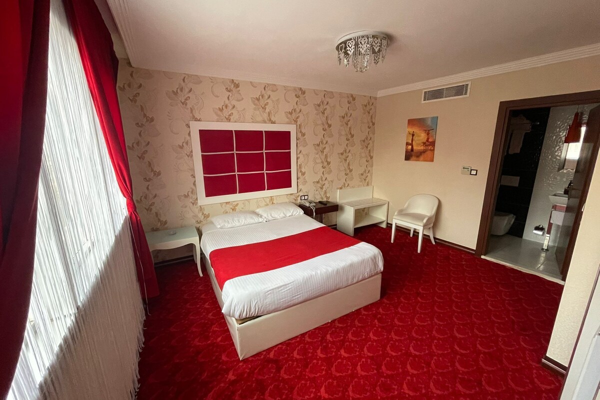 Premium bedding, minibar, soundproofing, free WiFi