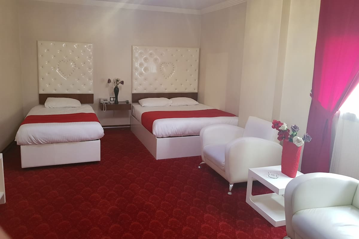 Premium bedding, minibar, soundproofing, free WiFi
