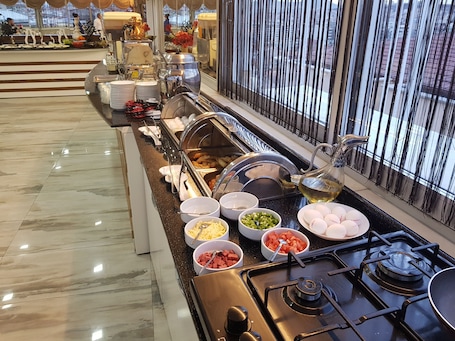 Free daily buffet breakfast
