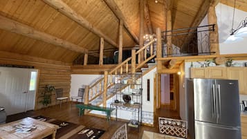 Family Cabin | 1 bedroom, iron/ironing board, free WiFi, bed sheets