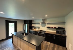 Premier Cabin | Iron/ironing board, free WiFi, bed sheets - Sportsman Motel (Melrose)