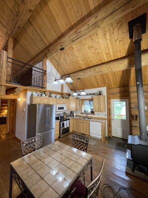 Family Cabin | Iron/ironing board, free WiFi, bed sheets