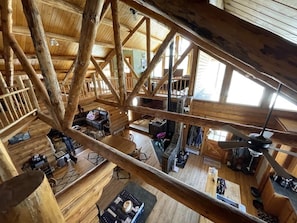 Deluxe Cabin | Living area | 37-inch TV with satellite channels - Sportsman Motel (Melrose)