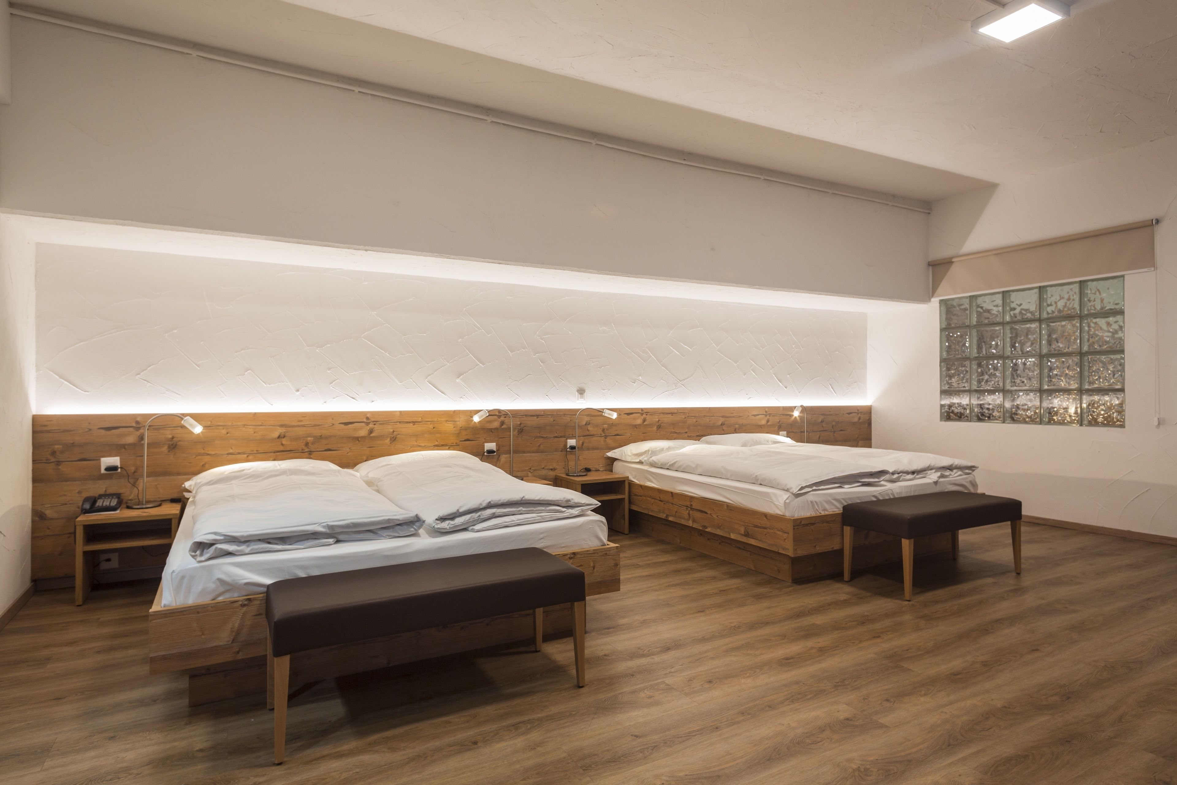 large room with kitchenette - no view - souterrain | 2 bedrooms, hypo-allergenic bedding, minibar, in-room safe