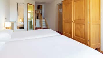 Family Room (For 3 people) | Soundproofing, free WiFi