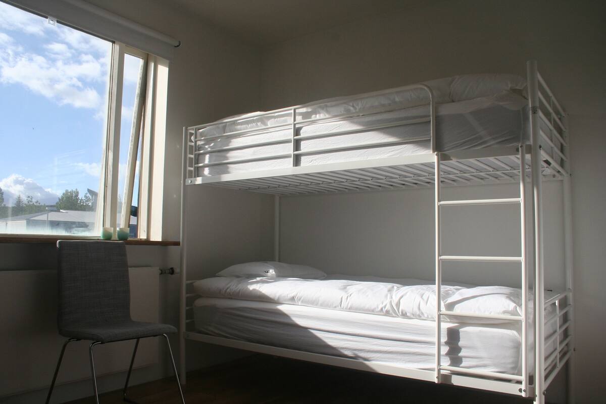 基础宿舍, 山景 (6 people dorm) | 婴儿床、折叠床/加床（额外收费）、免费 WiFi