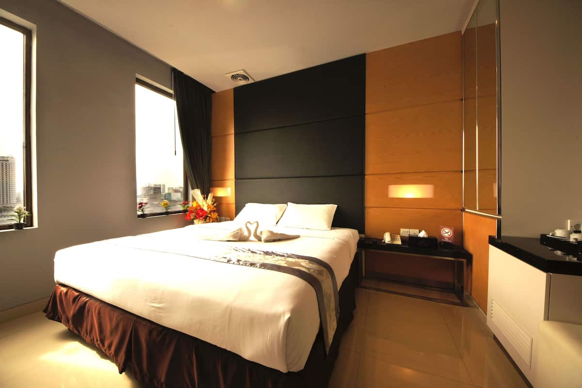 Minibar, coffres-forts dans les chambres, bureau, Wi-Fi gratuit