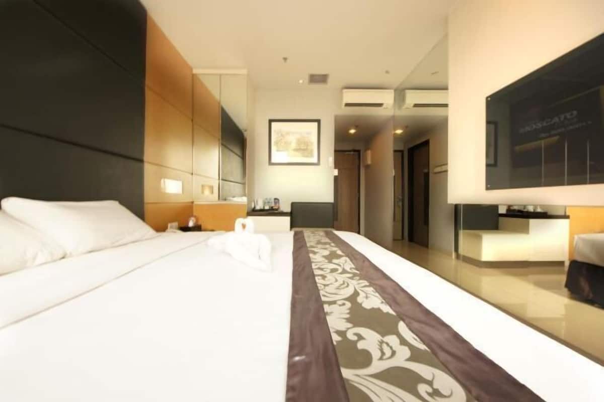 Minibar, coffres-forts dans les chambres, bureau, Wi-Fi gratuit