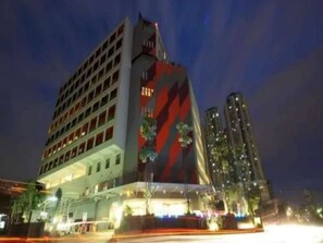 Front of property - B Fashion Hotel (Jakarta)