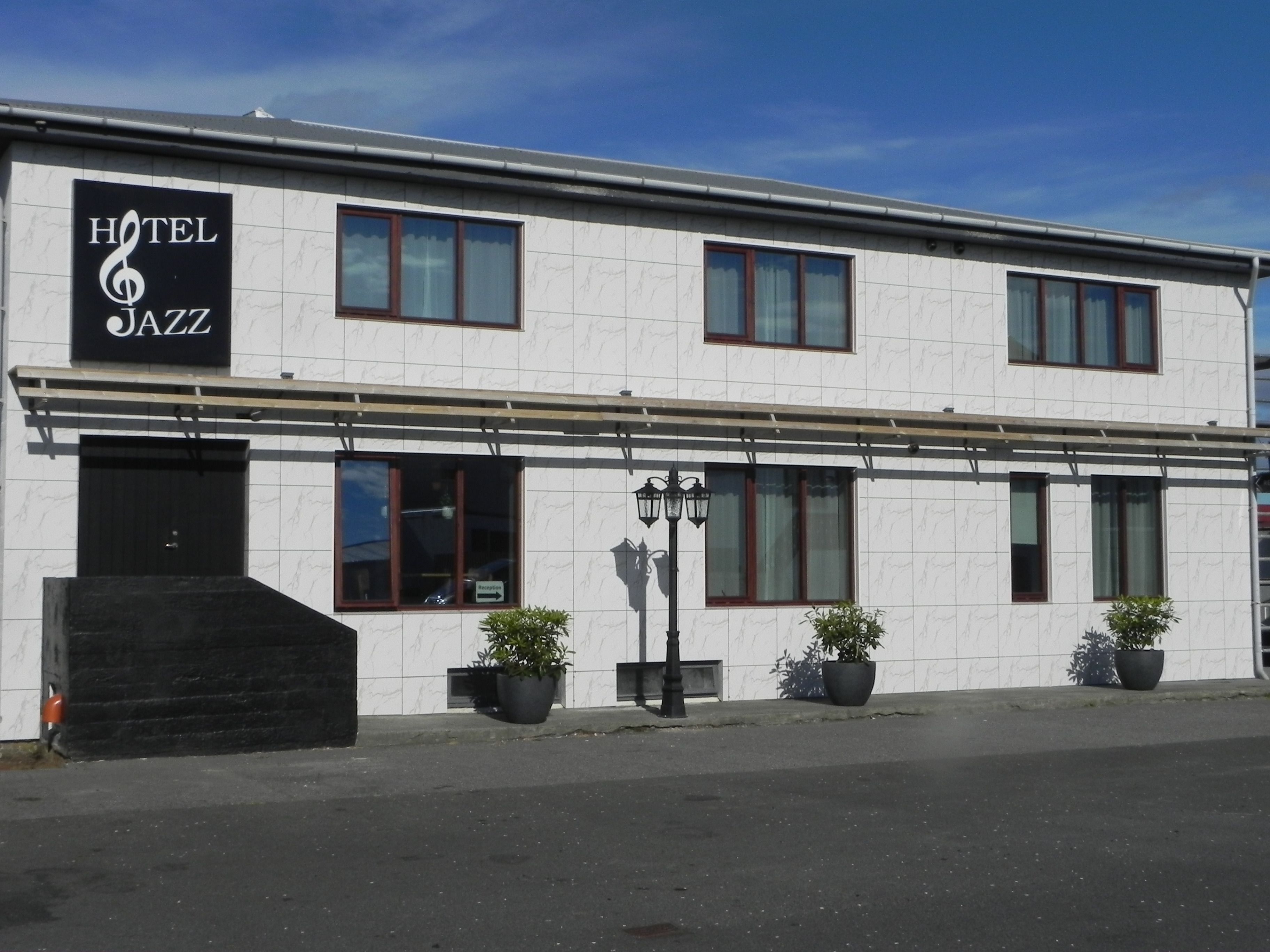 A two-story building with a sign reading "Hotel Jazz".