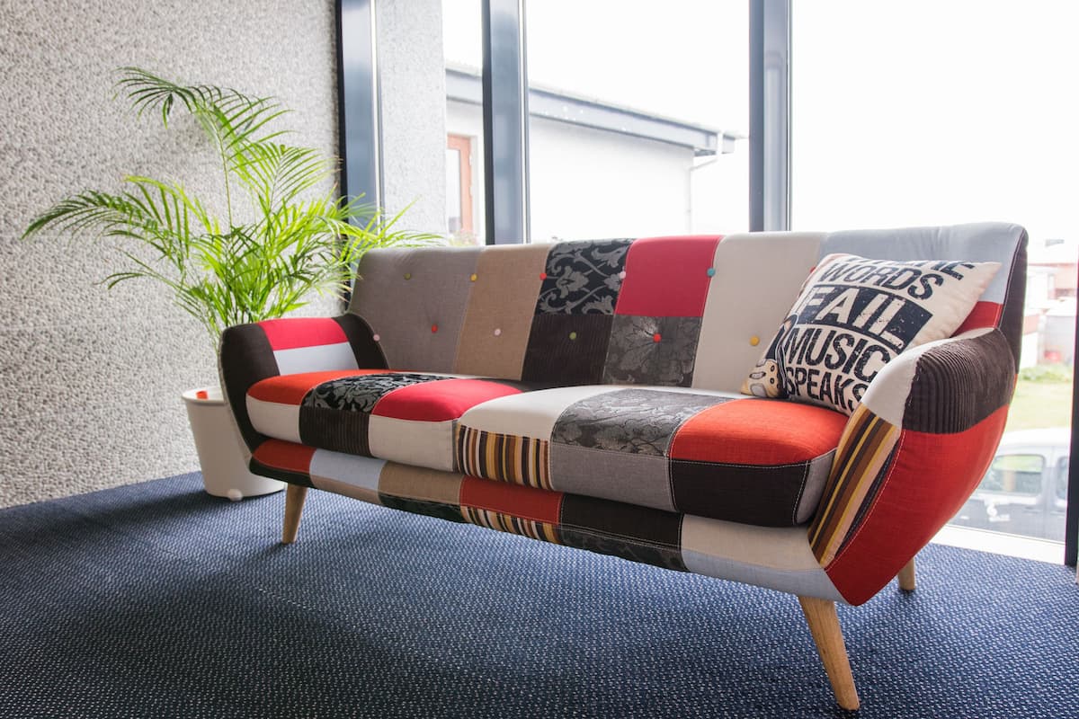 40-inch flat-screen tv with satellite channels, tv