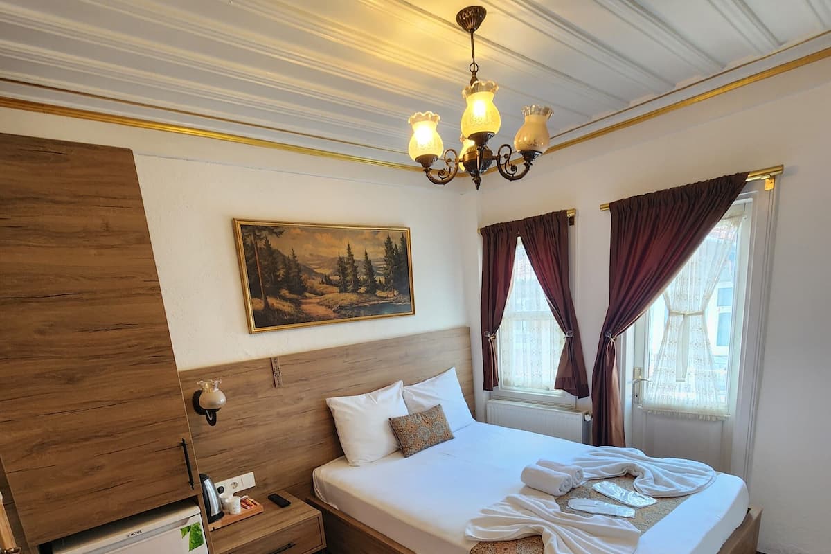 Deluxe-Zimmer, Balkon | Zimmersafe, Schreibtisch, kostenloses WLAN, Bettwäsche