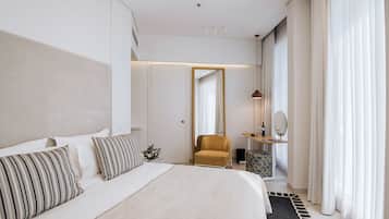 Superior Room Boulevard View | 1 bedroom, in-room safe, blackout drapes, soundproofing