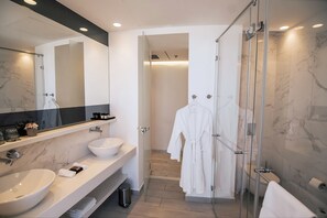 Suite | In-room safe, blackout drapes, soundproofing, free WiFi - 65 Hotel, Rothschild Tel Aviv - an Atlas Boutique Hotel (Tel Aviv)