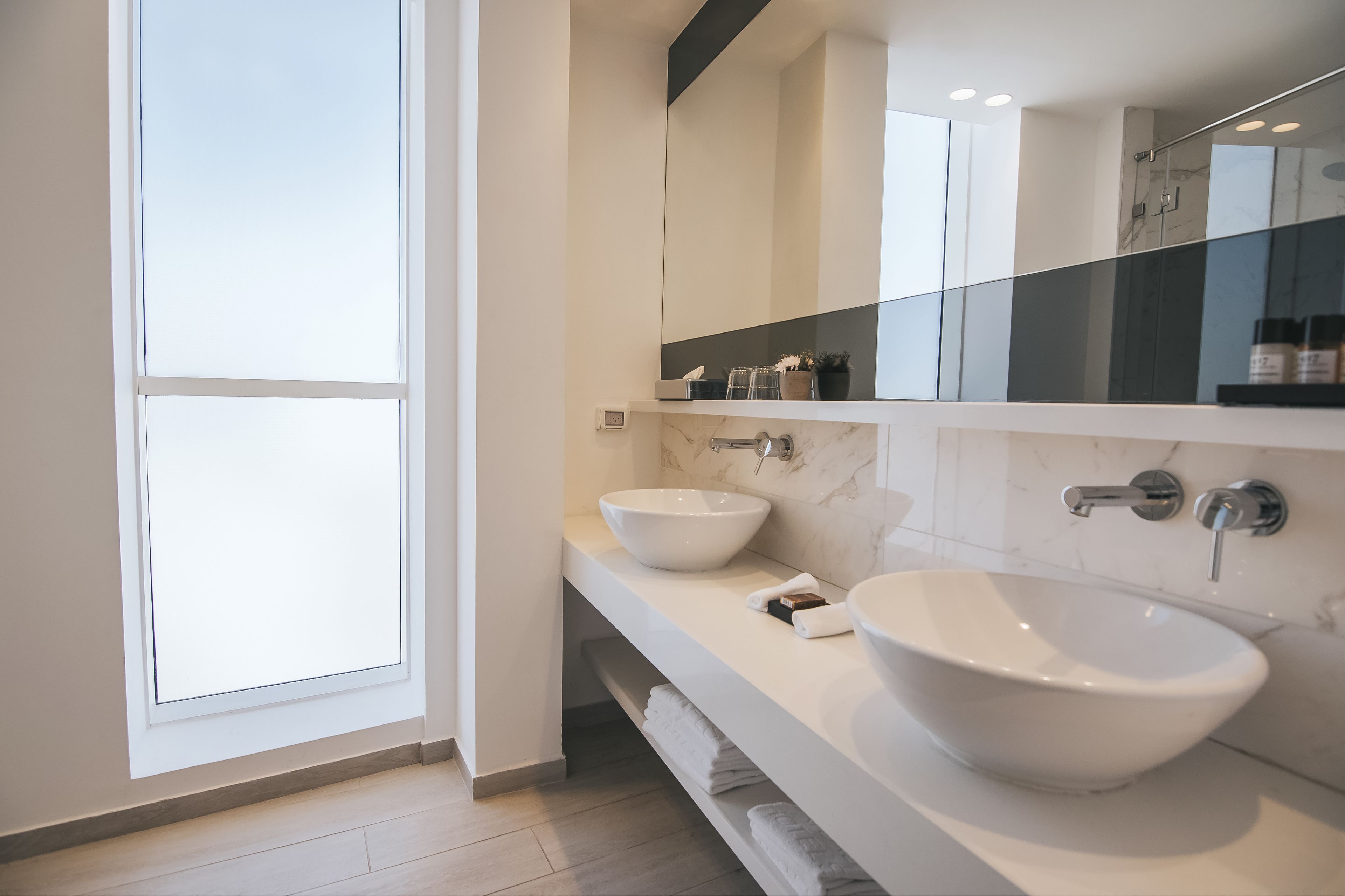 suite | bathroom sink