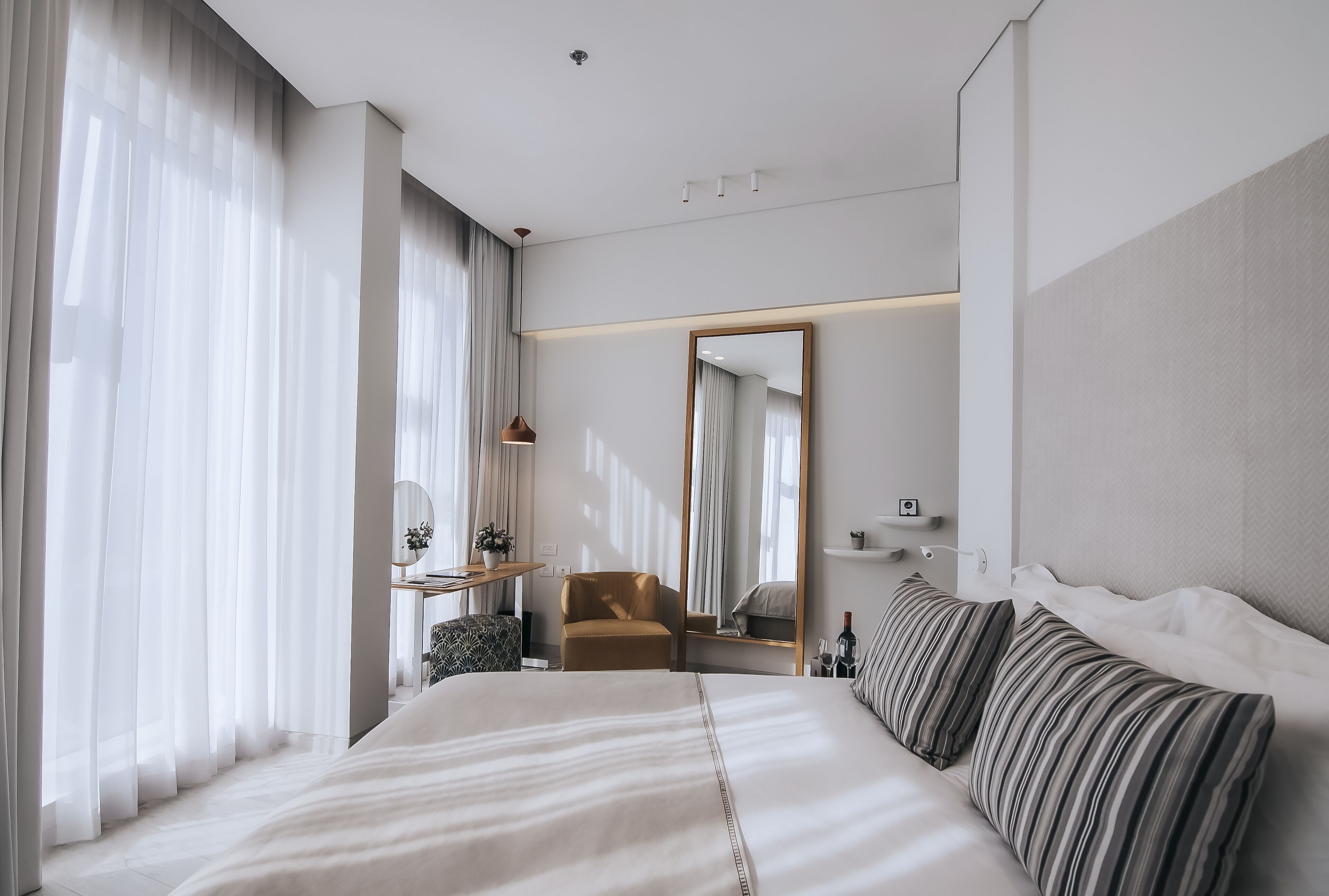 1 bedroom, in-room safe, blackout curtains, soundproofing