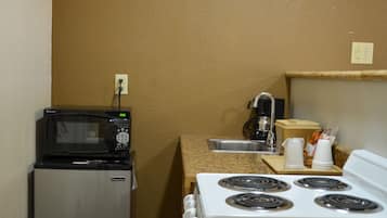 Deluxe Room, Multiple Beds, Non Smoking | Private kitchen | Fridge, microwave, coffee/tea maker