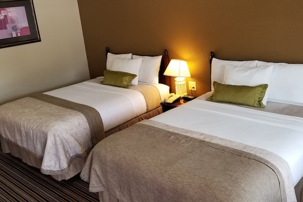Chambre Deluxe, 2 grands lits, non-fumeurs | Bureau, Wi-Fi gratuit, draps fournis