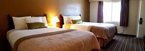 Habitació Deluxe, 2 llits de matrimoni, no fumadors | Escriptori, wifi gratuïta i roba de llit 