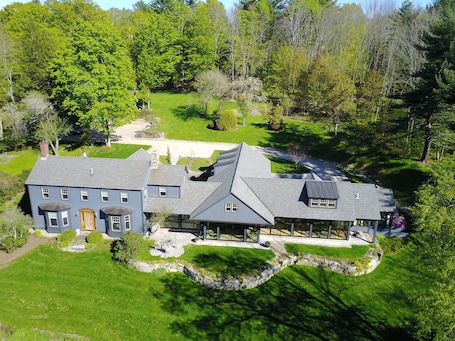 Aerial view. Riverhouse