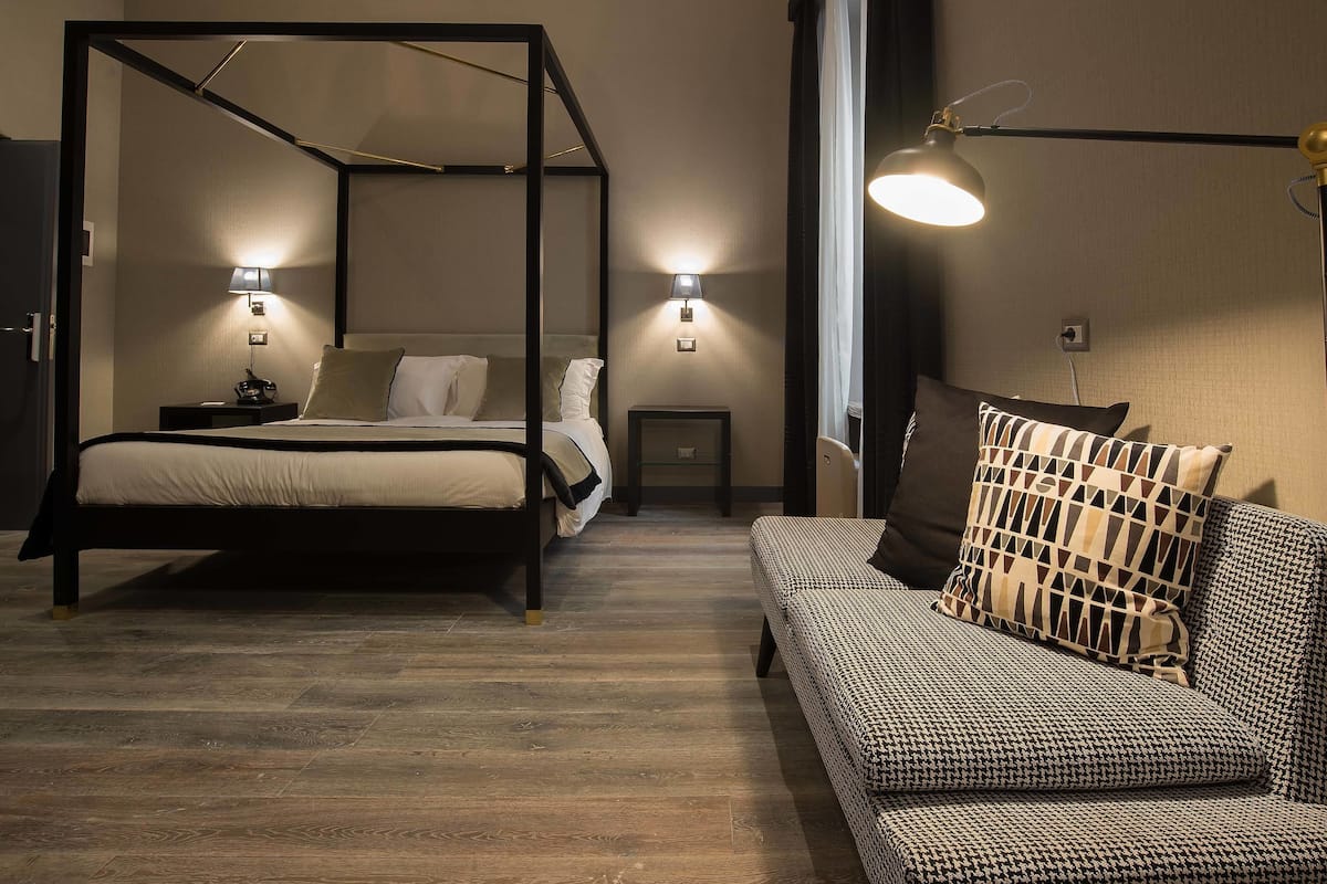 Deluxe Room | Premium bedding, down comforters, memory foam beds, minibar