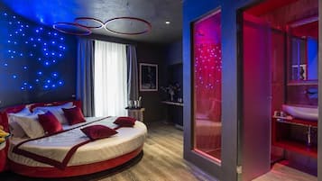 Deluxe-værelse | Premium-sengetøj, dundyner, senge med madrasser af memory foam, minibar