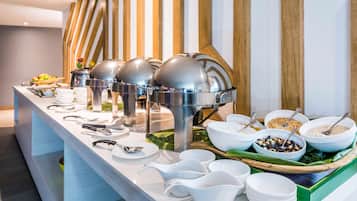 Free daily buffet breakfast