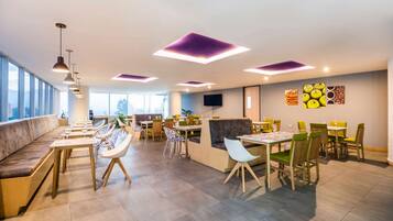 Desayuno bufé gratuito y diario