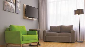 Suite junior, 1 cama de matrimonio grande, no fumadores | Ropa de cama de alta calidad y colchones con acolchado adicional