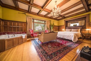Cubrecamas, decoración personalizada y muebles diferentes 