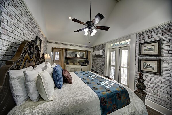 ห้องเอ็กเซกคิวทีฟสวีท | ตู้นิรภัยในห้องพัก, ห้องพักตกแต่งอย่างมีเอกลักษณ์, ตกแต่งพิเศษโดยเฉพาะ