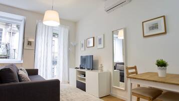 32-inch flat-screen TV with cable channels, TV