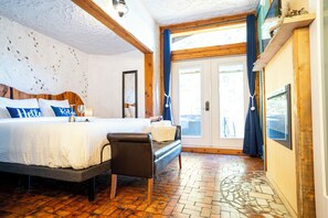 Suite studio supérieure, 1 très grand lit, vue sur l’océan, au bord de l’océan | Literie de qualité, décor unique, fer et planche à repasser
