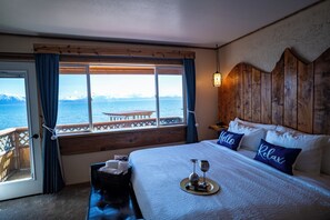 Deluxe-Studiosuite, 1 King-Bett und Schlafsofa, Meerblick, Meerseite | Hochwertige Bettwaren, individuell dekoriert, Bügeleisen/Bügelbrett