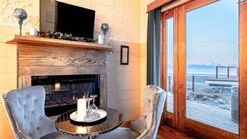 Superior Studio Suite, 1 King Bed, Ocean View, Oceanfront | Living area | 32-inch flat-screen TV with satellite channels, TV