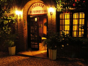 Front of property - evening/night - Pousada Alternativa (Aracati)