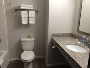 Free toiletries, towels - The Inn Forza (Monaca)