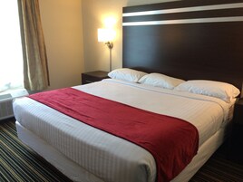 Standard Room, 1 King Bed | Free WiFi, bed sheets