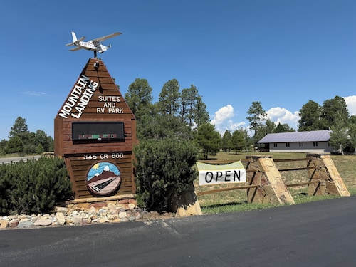 Mountain Landing Suites & RV Park