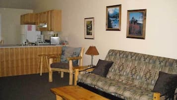 Suite, 2 Bedrooms | Individually decorated, individually furnished, iron/ironing board