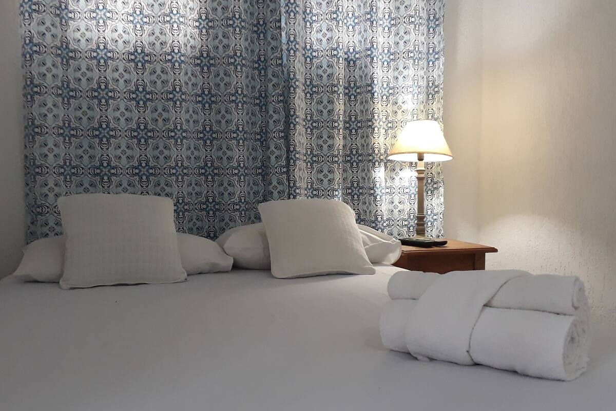 Minibar, free WiFi, bed sheets